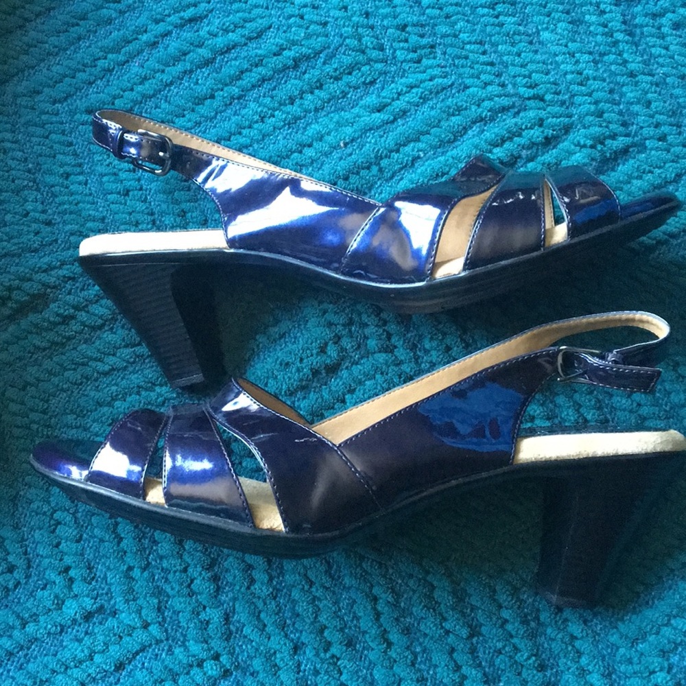 Softspots sandal blue patent leather
